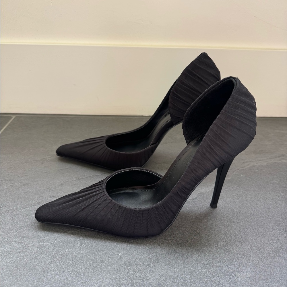 Black Elegant Steve Madden Heel